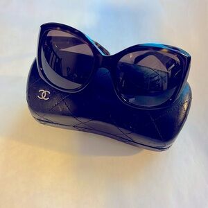 Chanel 5183 tortoise colored sunglasses. Vintage, excellent lenses, with case.